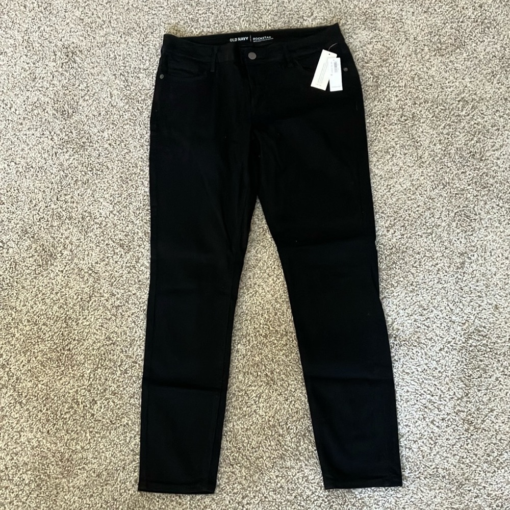 Old Navy Rockstar size 10 super Skinny Women’s Jeans. Black. Low rise. NWT.